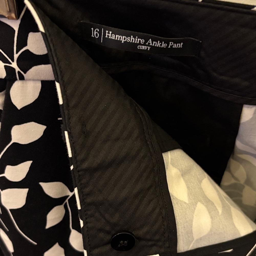 Talbots Black And White Leaf Pattern Cropped Pants - image 5